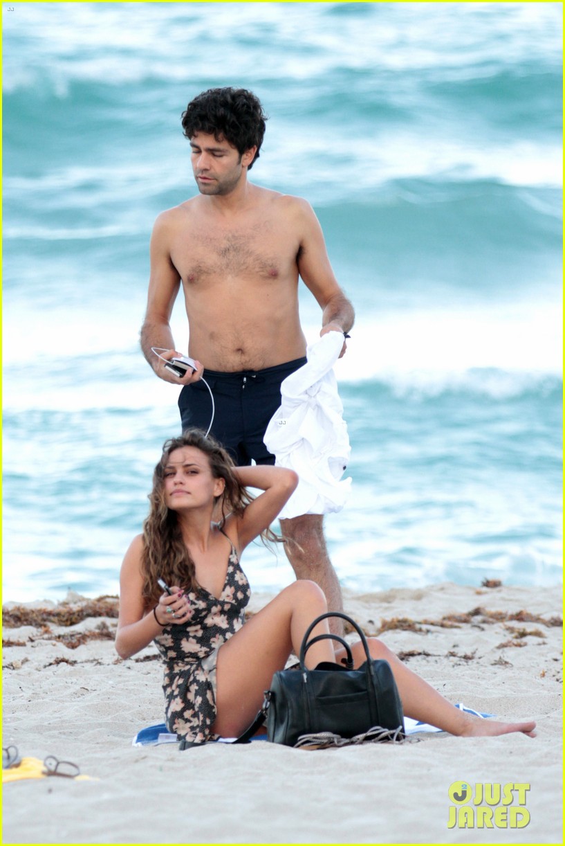 adrian grenier goes shirtless in miami 063375726