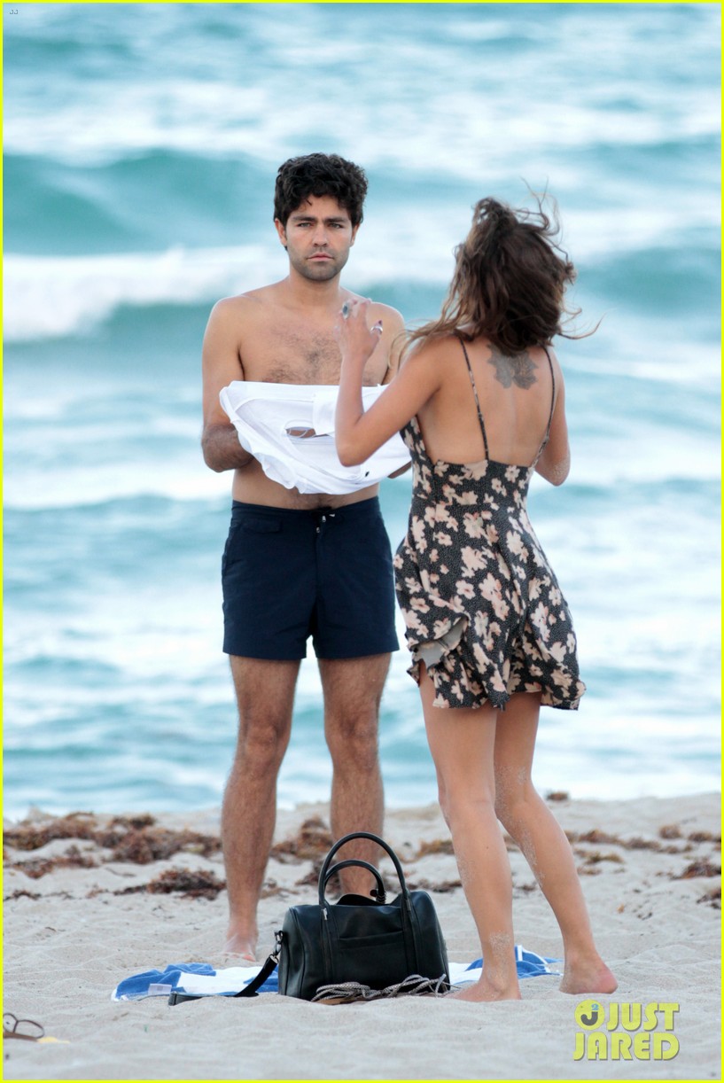 adrian grenier goes shirtless in miami 073375727