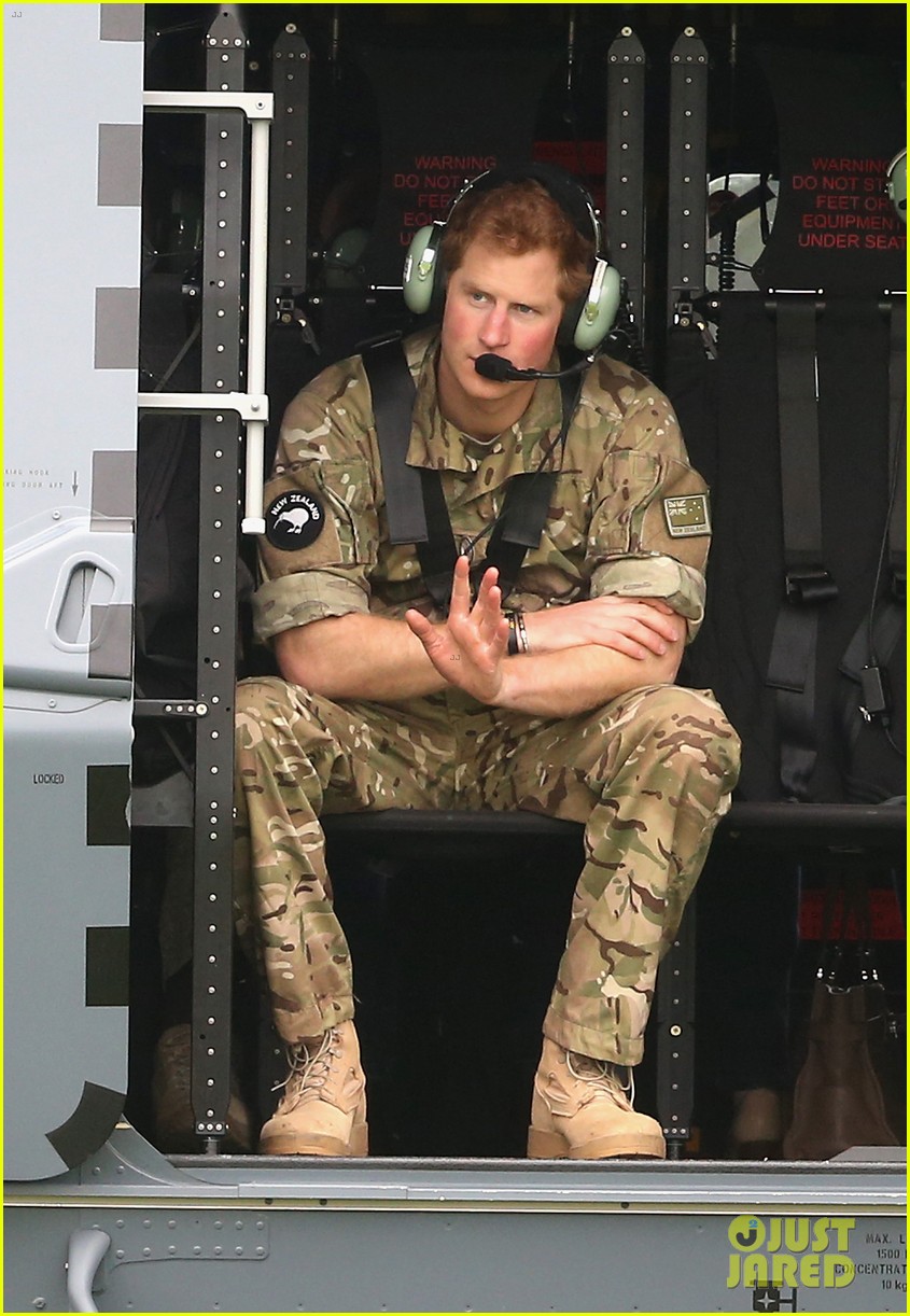 prince harry rocks uniform to play touch rugby 033368521