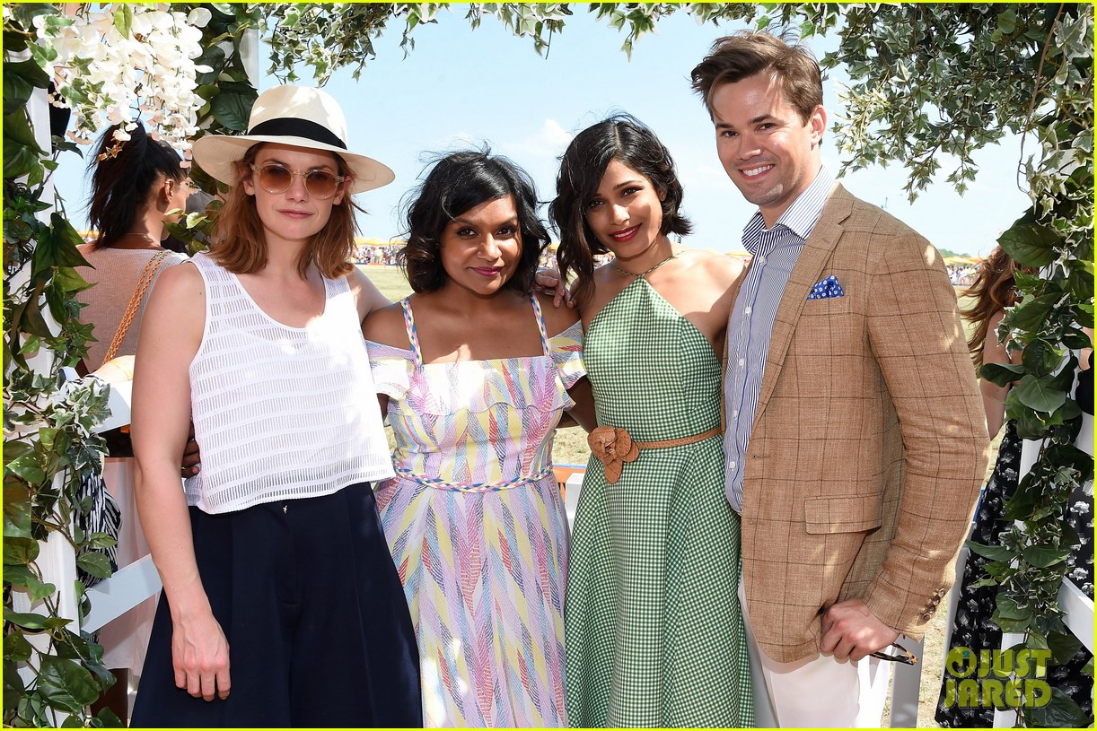 mindy kaling freida pinto look like bffs at veuve clicquot polo classic 02