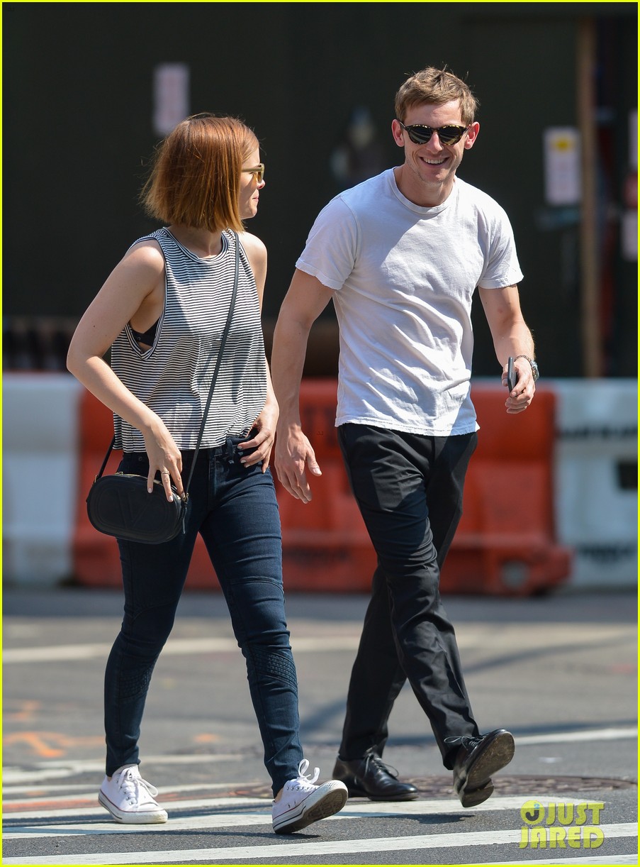 Kate Mara & Jamie Bell Spend Time Together in the Big Apple Photo(02)