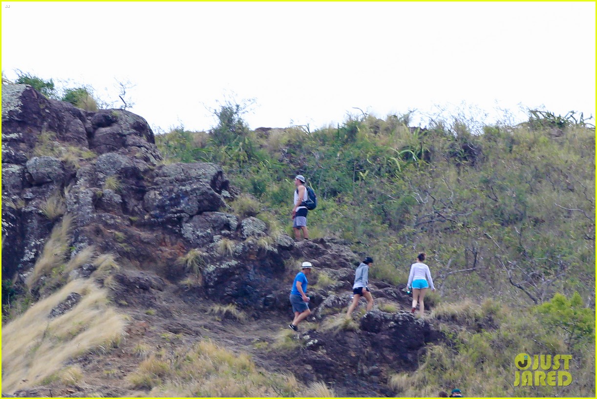 Anna Kendrick Joined Zac Efron for His Hawaii Hike Photo 3378638