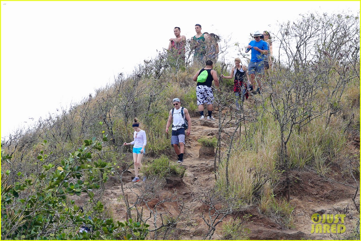 Anna Kendrick Joined Zac Efron for His Hawaii Hike Photo 3378646