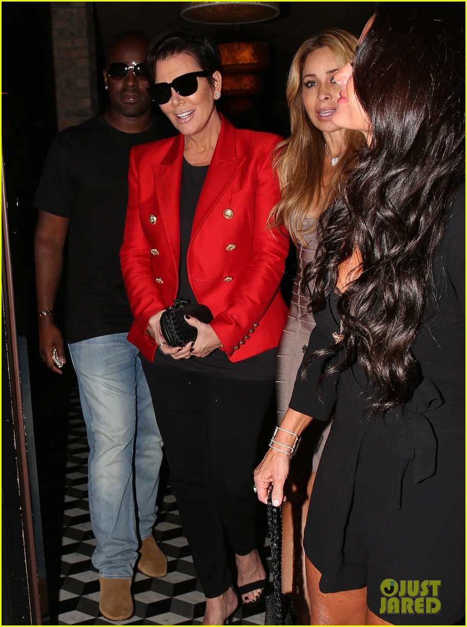 Kris Jenner & Corey Gamble Walk ArminArm for Dinner Date Photo(02)
