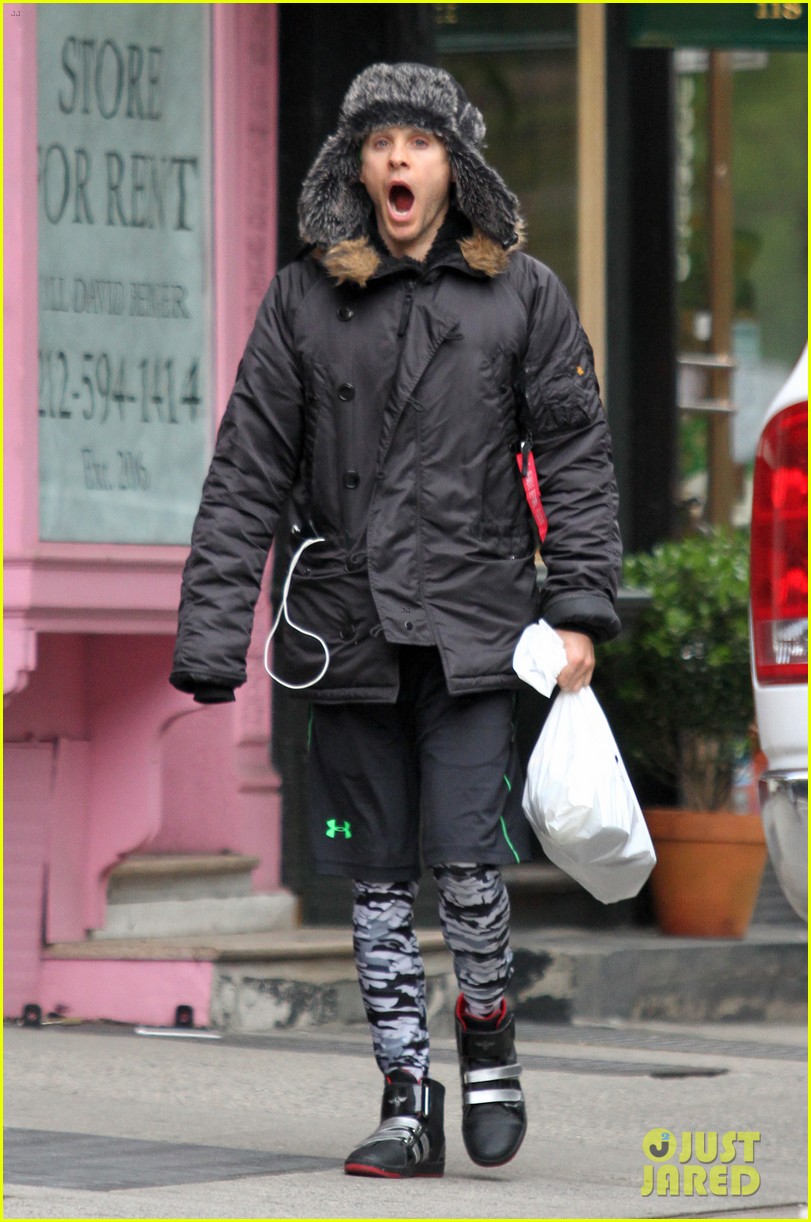 jared leto yawns away in nyc 033376688
