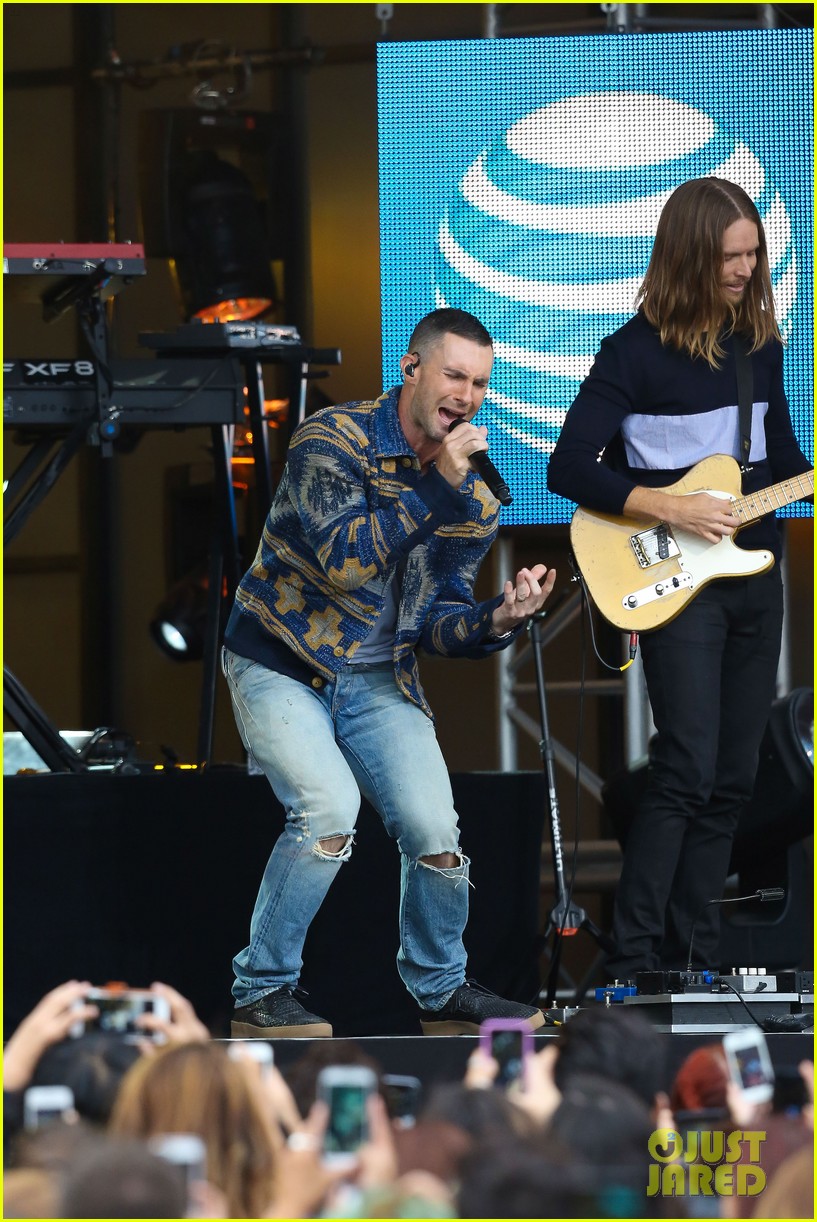 Adam Levine Looks So Angry After Sugar Bomb Incident (Video) Photo