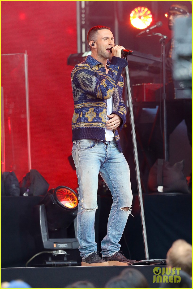 Adam Levine Looks So Angry After Sugar Bomb Incident (Video) Photo