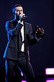 adam levine maroon 5 perform on the voice season finale 01