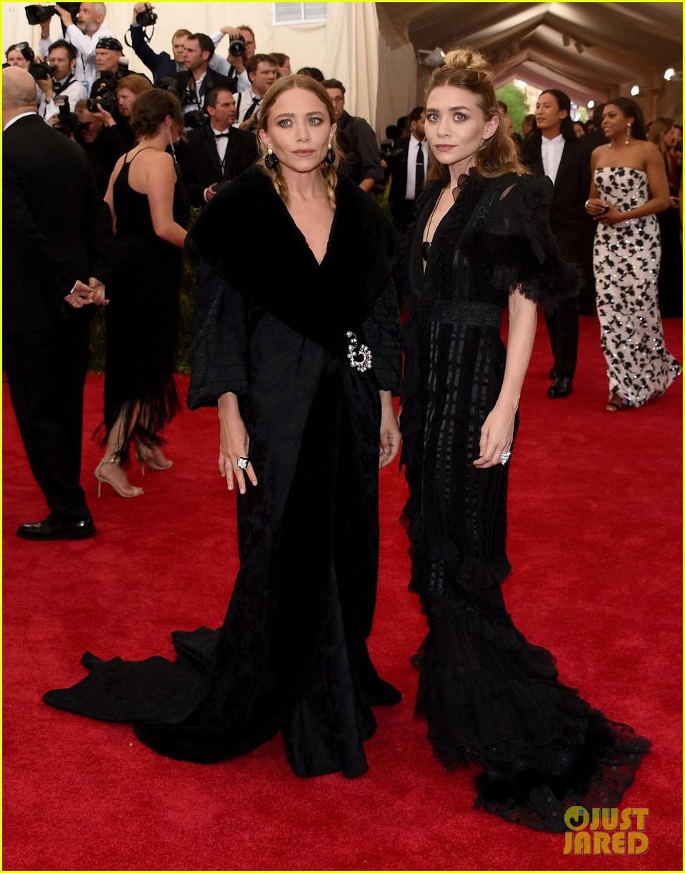 Mary-Kate \u0026 Ashley Olsen Wear Dramatic Black Dresses at Met Gala 2015:  Photo 3362564 | 2015 Met Gala, Ashley Olsen, Mary-Kate Olsen, Met Gala, Olsen  Twins Photos | Just Jared: Entertainment News, image size:959x1222