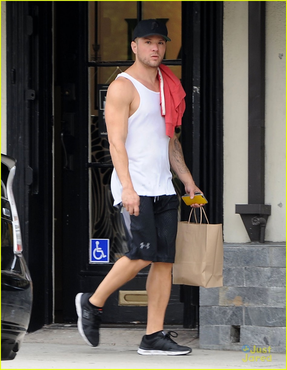Ryan Phillipe Ripped Ryan Phillippe Gets Down to Business With Trainer Happy Hill: Photo ...