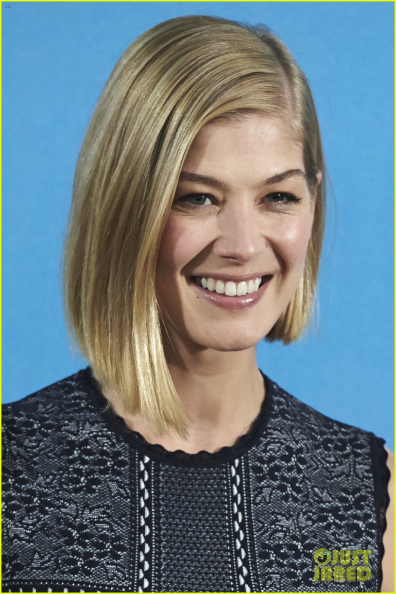 rosamund pike what we did holiday promo 033359528