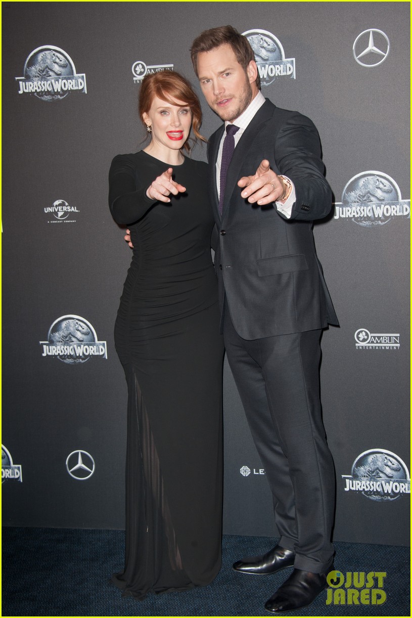 Chris Pratt Got Reprimanded For Going Nude on 'Parks & Recreation': Photo 3381416 Bryce Dallas