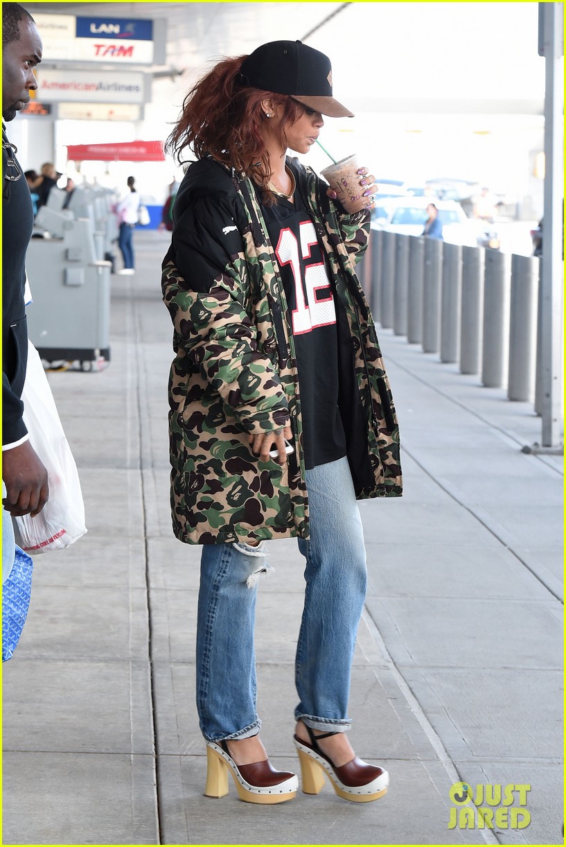 rihanna goes casual while arriving for met gala weekend 033360208