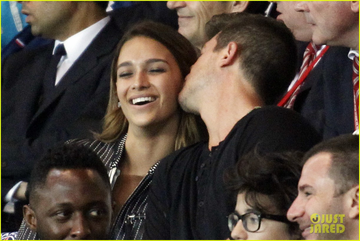 robin thicke april love geary pda soccer match 253377689