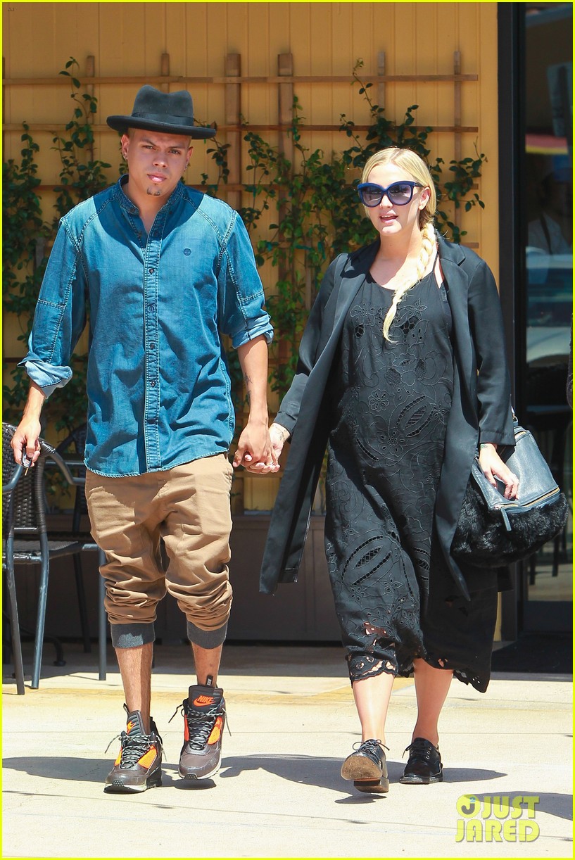 ashlee simpson husband evan ross releases how to live alone 113370609