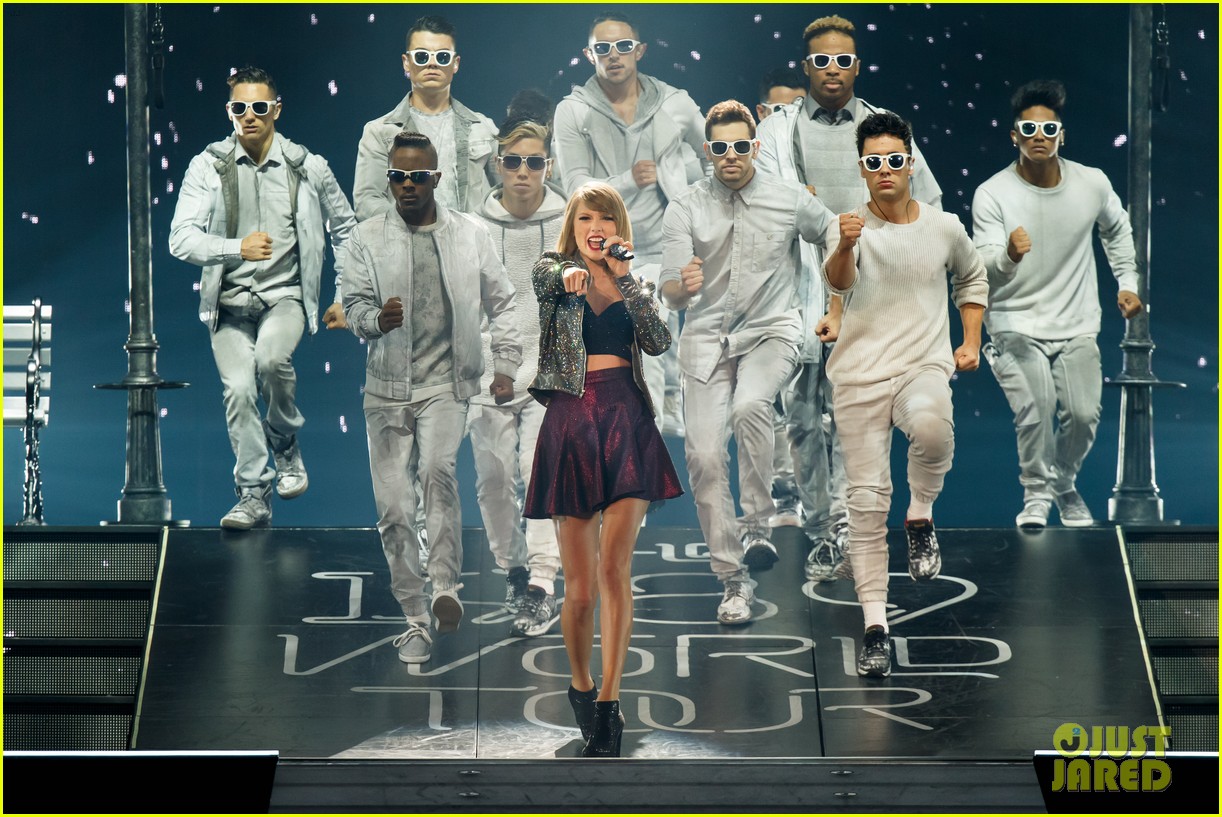 taylor swift breaks vevo records with bad blood video 053375293