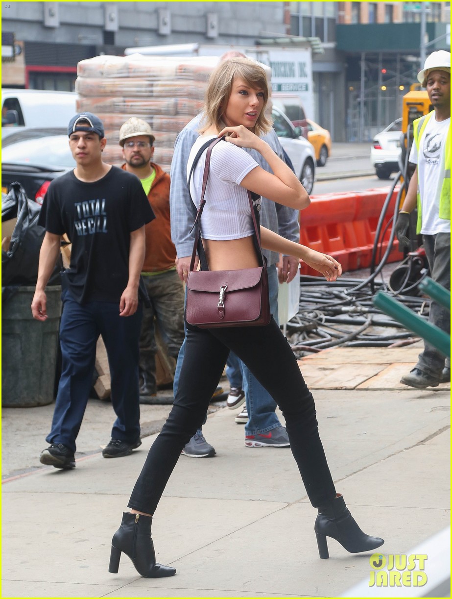 taylor swift wears crop top with overalls 18