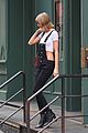 taylor swift wears crop top with overalls 07