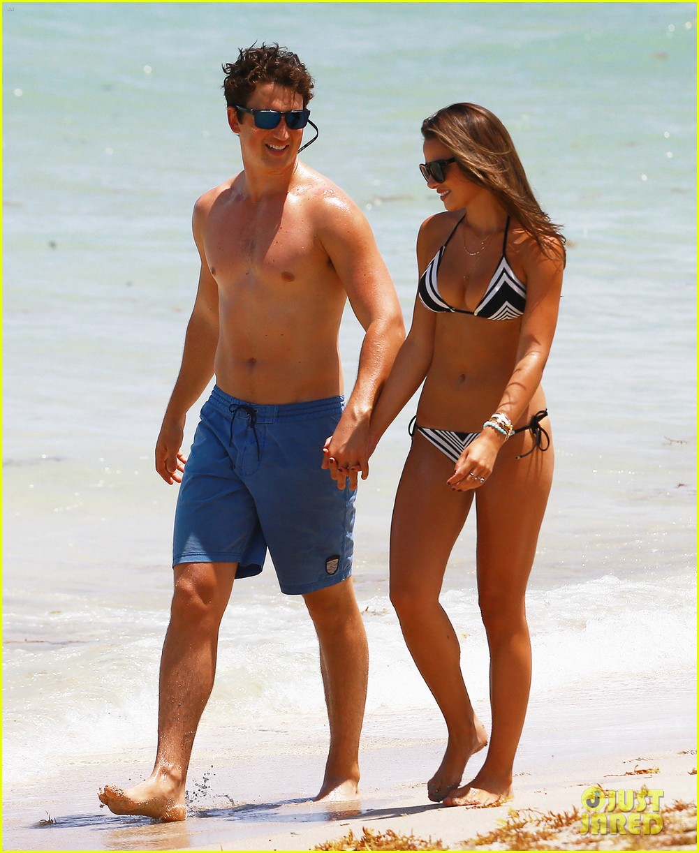 miles teller keleigh sperry continue their vacation 29