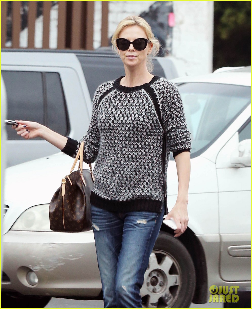 charlize theron gets serious praise from maggie gyllenhaal 12