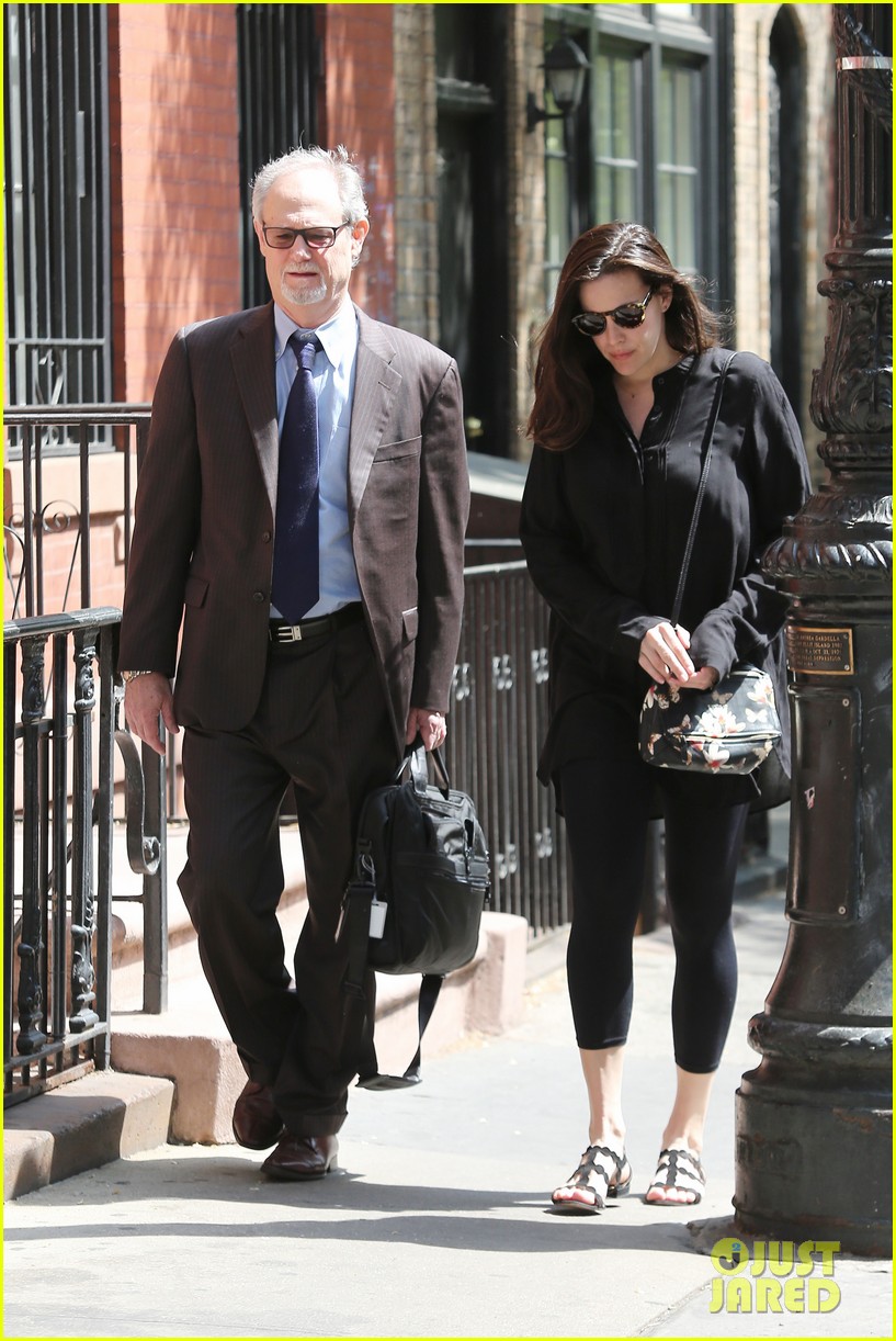 liv tyler lunch meeting nyc 043366357
