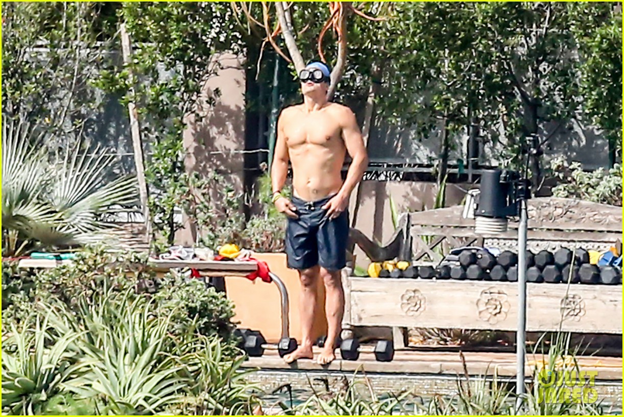 orlando bloom goes shirtless for outdoor swim weights workout 173397541