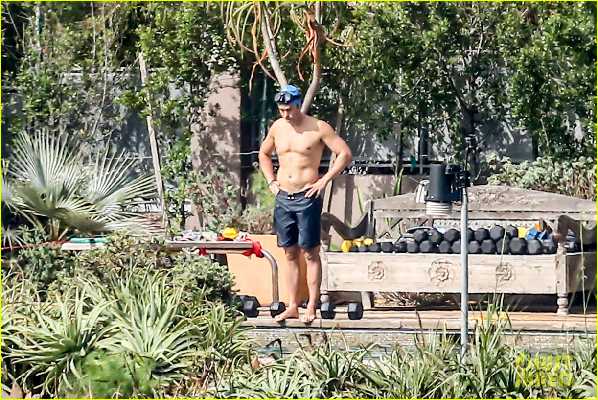 orlando bloom goes shirtless for outdoor swim weights workout 293397553