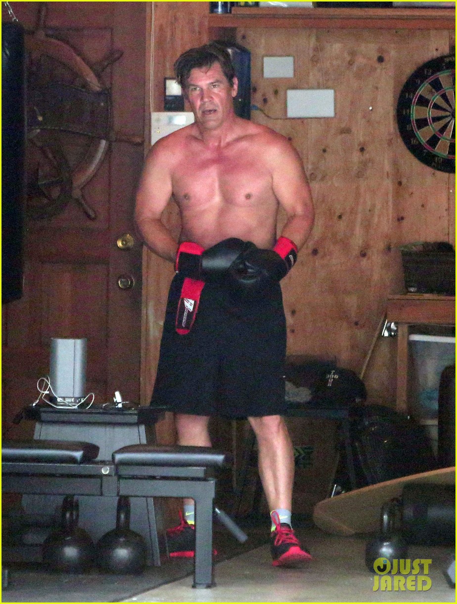 josh brolin goes shirtless during workout in santa monica 023391090