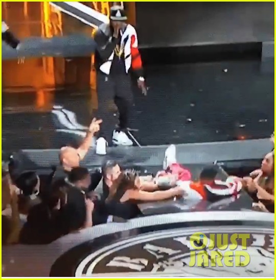 diddy falls through a hole during bet awards 2015 053403892