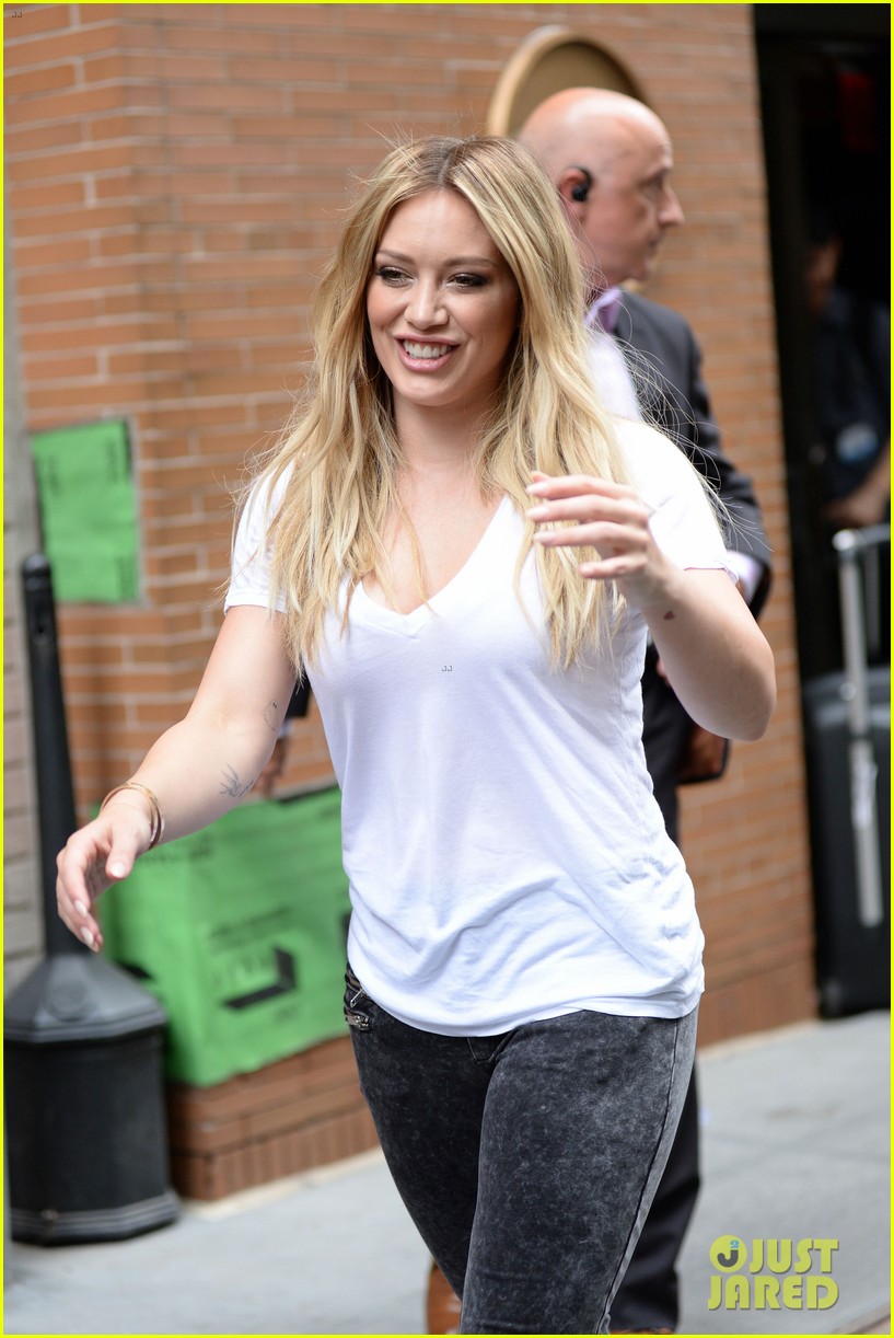 hilary duff is too busy for a relationship right now 223397874