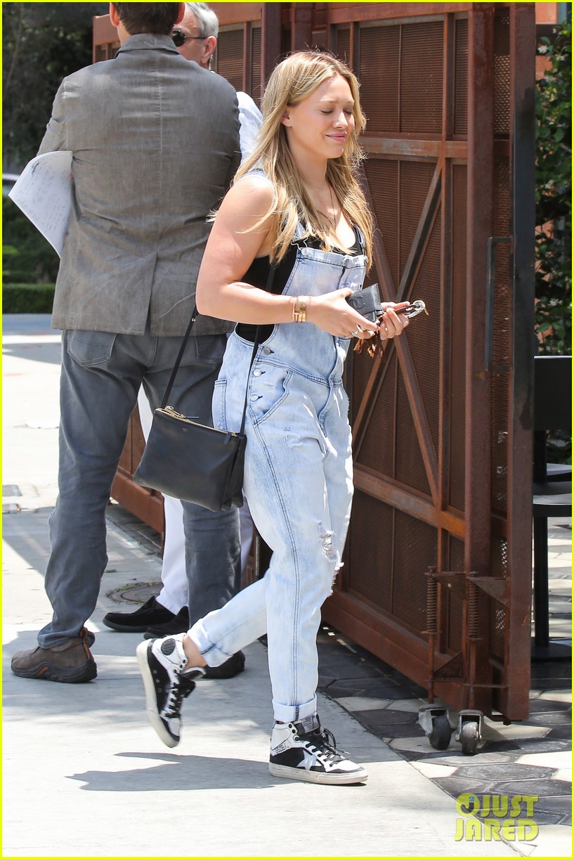 hilary duff rocks out to her own music 01193386645