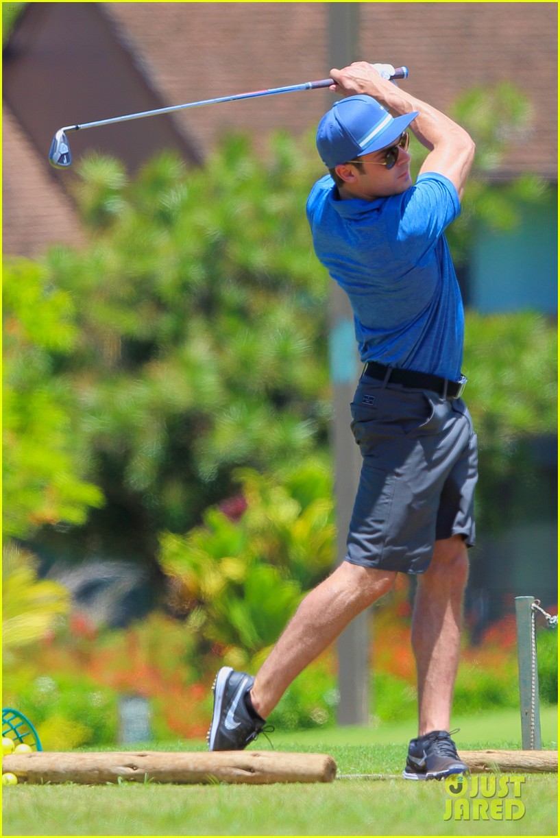 zac efron golfing in hawaii 30