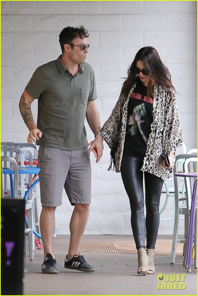 Megan Fox & Brian Austin Green Hold Hands During Rare Outing Photo(01)