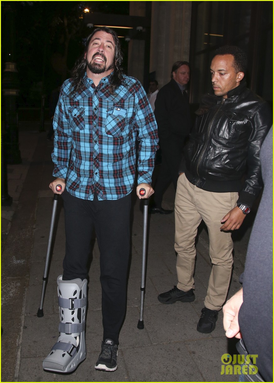 dave grohl walks on crutches after injuring leg in concert 083393894