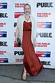 anne hathaway julianna margulies hubby keith lieberthal step out for the public 23