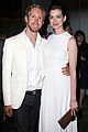 anne hathaway adam shulman coordinate their outfits at the true cost 07