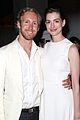 anne hathaway adam shulman coordinate their outfits at the true cost 08