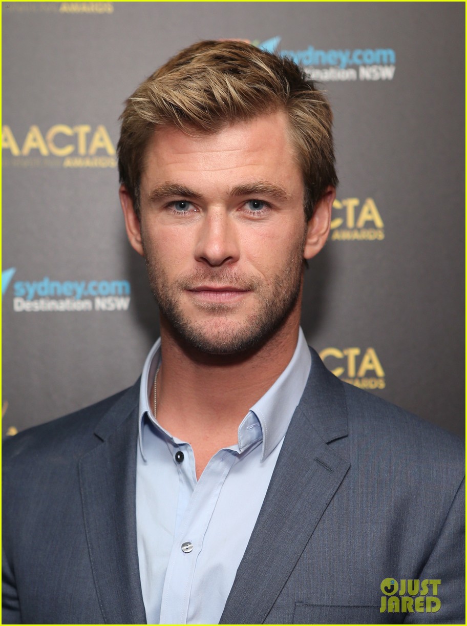 chris hemsworth joins ghostbusters as receptionist 263390668