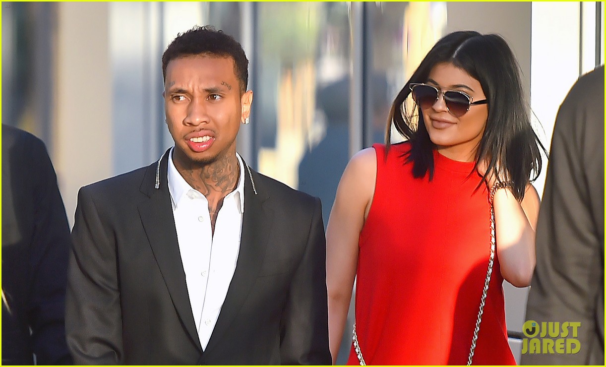 kylie jenner supports tyga at movie premiere 033389518
