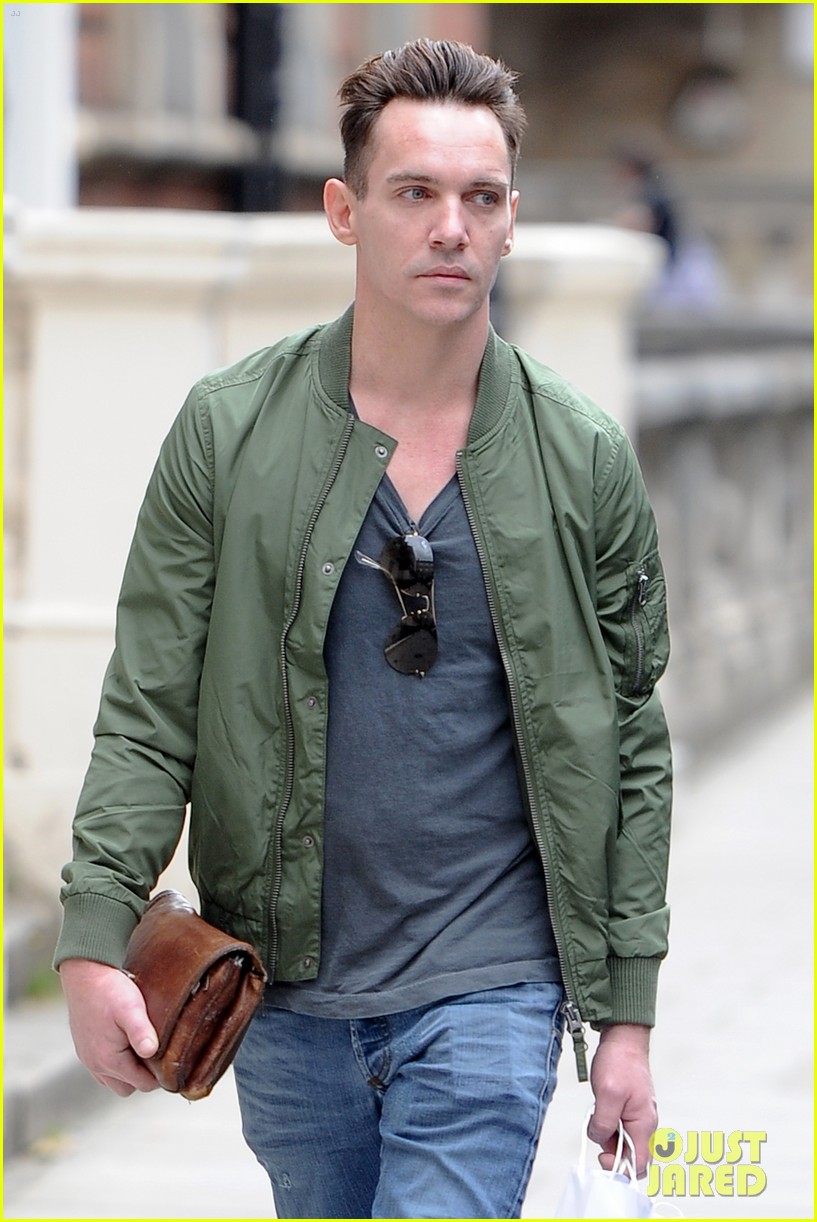 jonathan rhys meyers emerges after his minor relapse 04