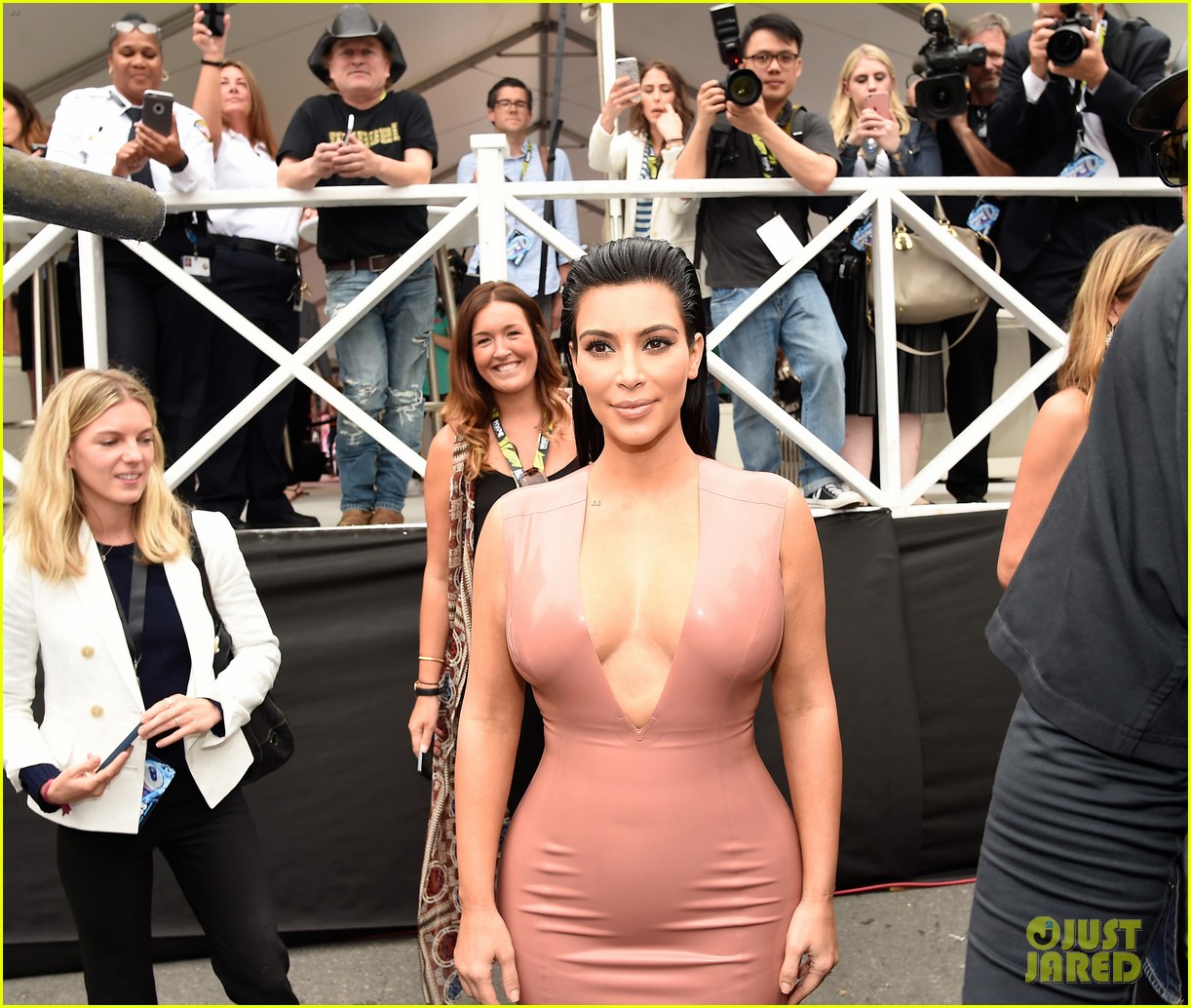 kim kardashian opens up on seeing caitlyn jenner first photos 093384304