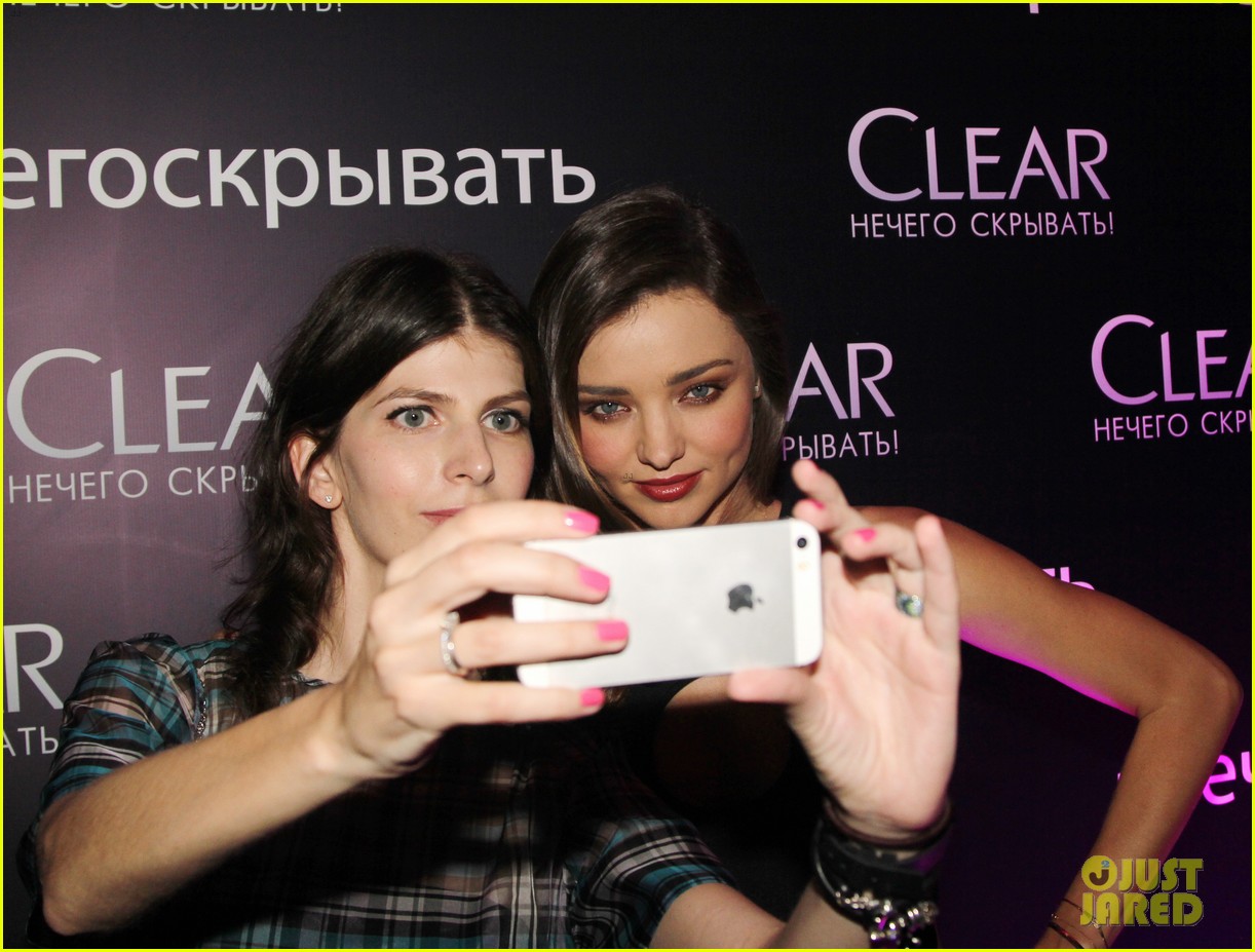 miranda kerr launches clear shampoo in moscow 043394834