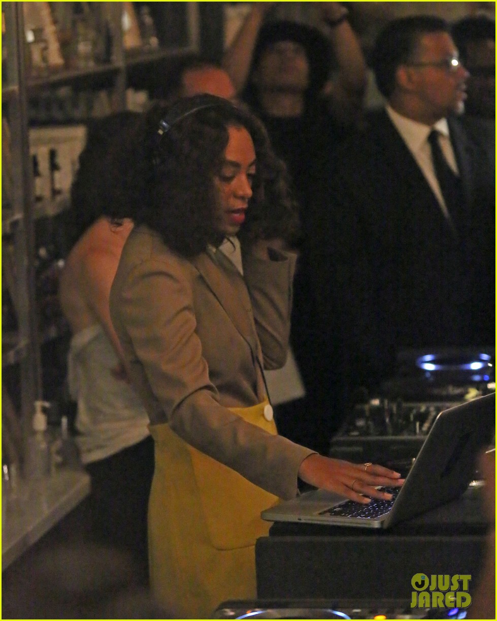solange knowles celebrates nyc pride with mary lambert 053402331