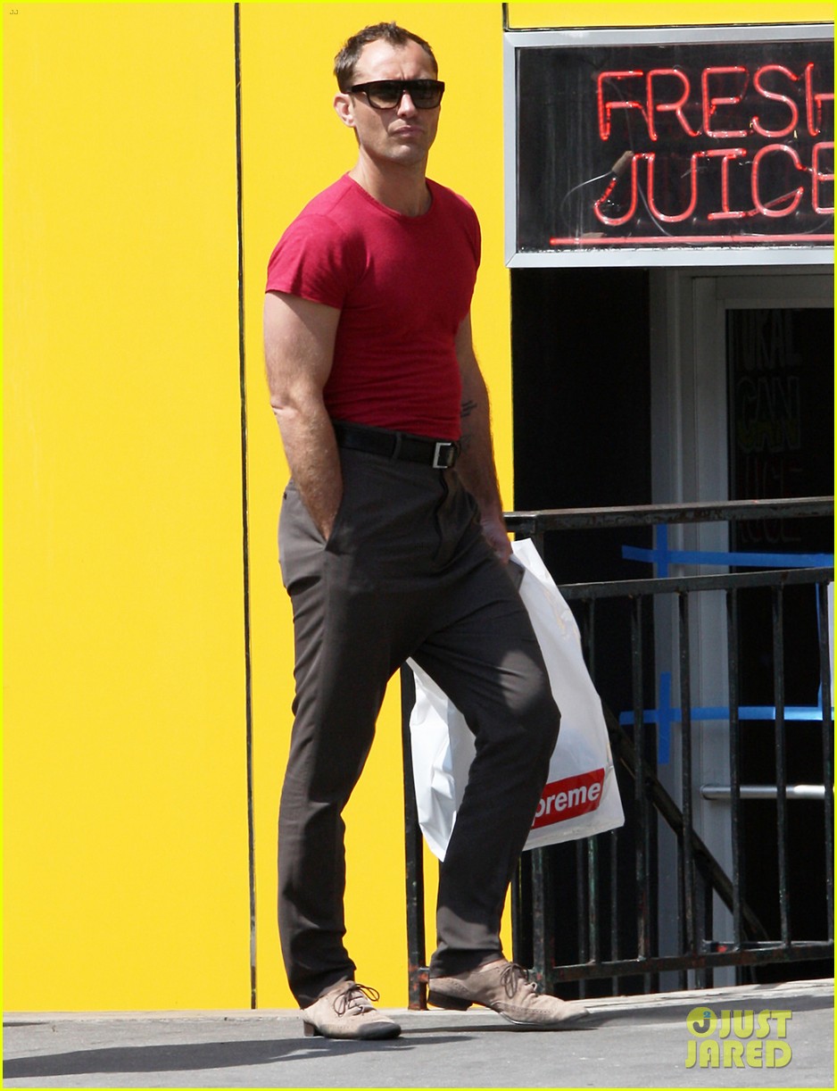 Photo jude law is a cool dad again 01 Photo 3386096 Just Jared