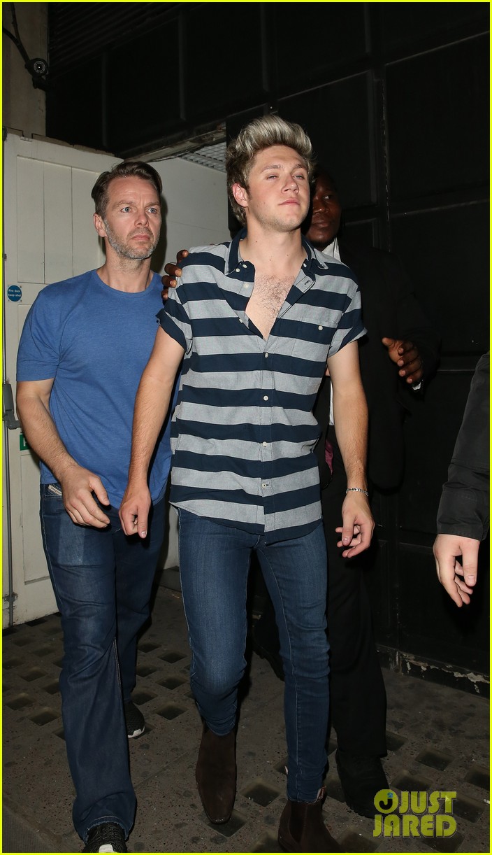 One Direction's Louis Tomlinson Smells Like Fast Food Photo 3401917