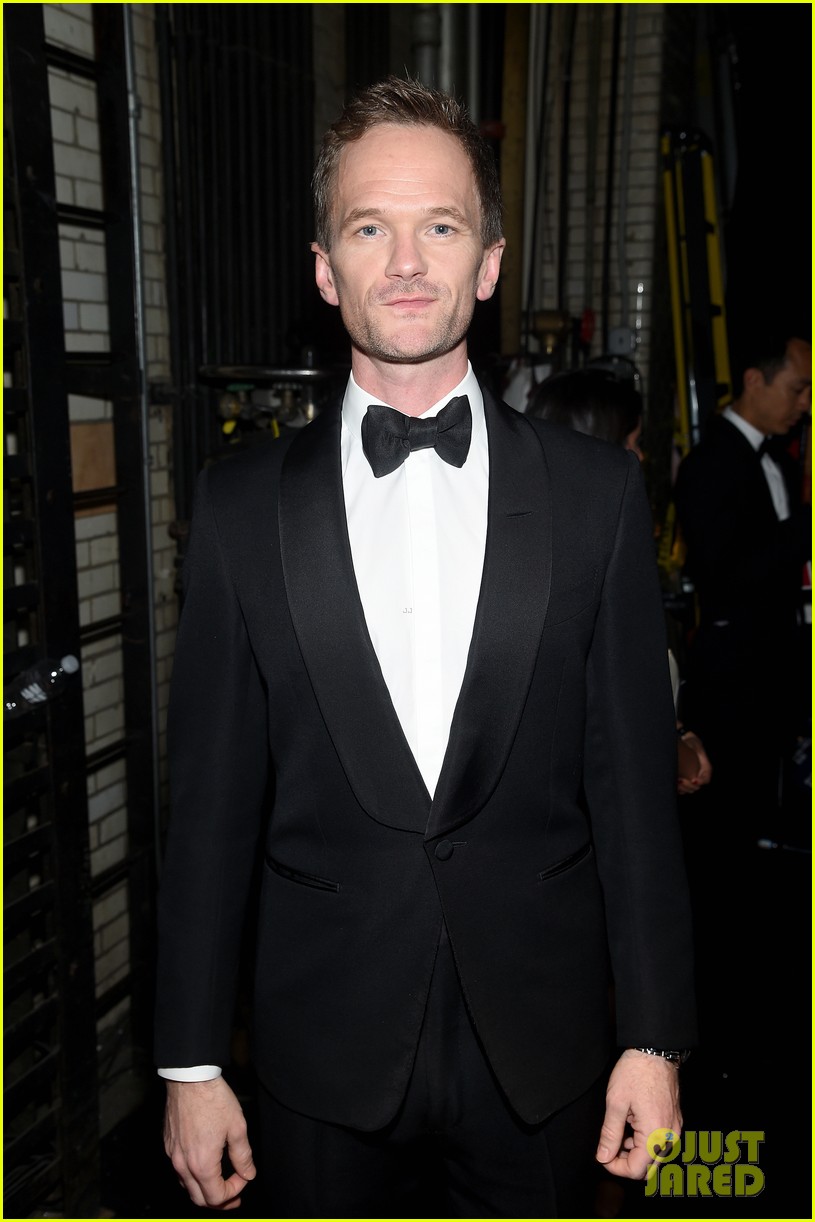 Neil Patrick Harris Parodies His Oscars Joke at Tony Awards 2015 (Video
