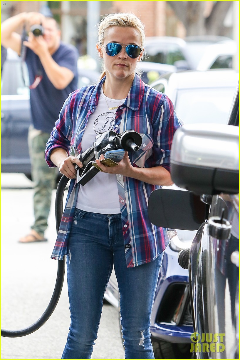 reese witherspoon celebrates weekend ava 213393221