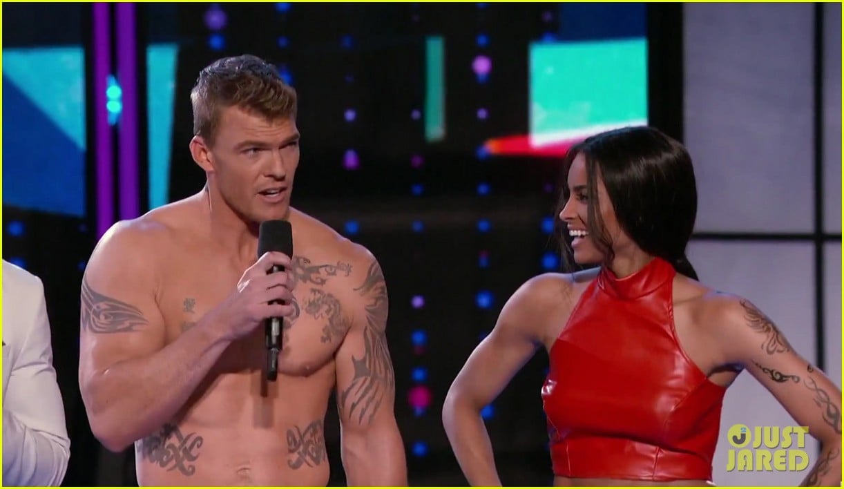 alan ritchson tats up his buff body for i can do that 143396251