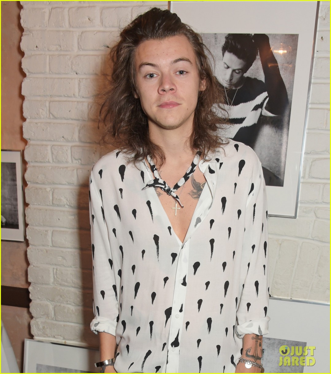 harry styles shows support for bestie nick grimshaw at topman 183386345
