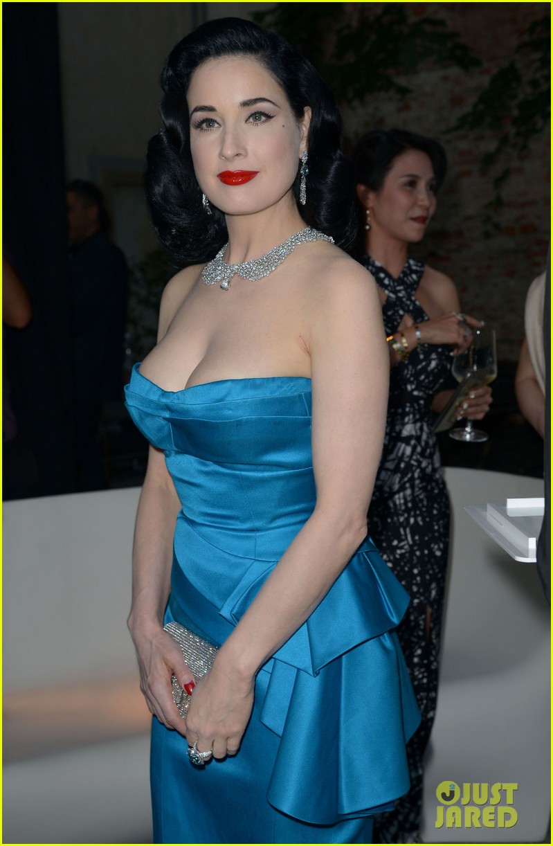dita von teese is lady in blue at pasquale bruni 033397584